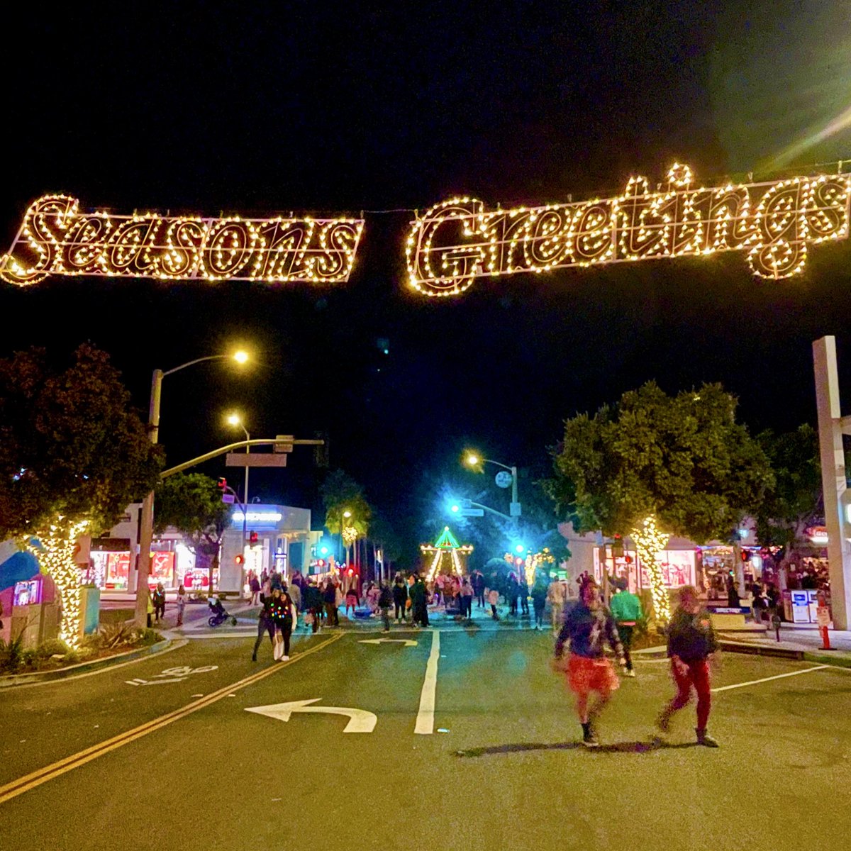 ‘tis the season 🎄
#DowntownManhattanBeach #MBLocalLove #HolidayOpenHouse #PierLighting #MBHolidayMagic