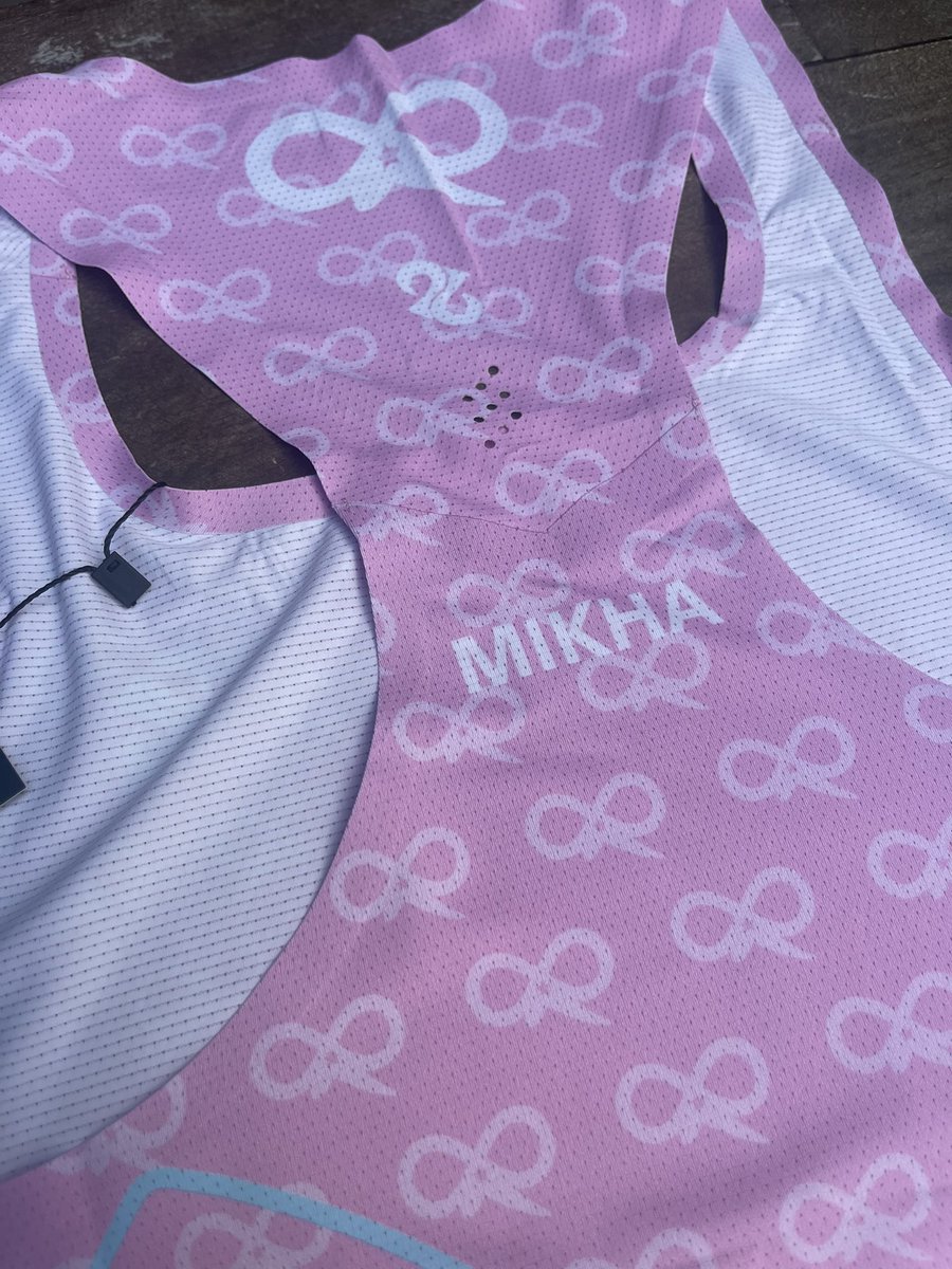 patrickishere's tweet photo. Blooms Run Club official singlet custom and designed by Podium Designs. Syempre meron din each @BINI_ph members may names pa nila sa likod. Nabigay na namin nung GBV, sana makarating sa kanila and magamit for running 🌸 #BloomsRunClub https://t.co/sgJwWU1SwH