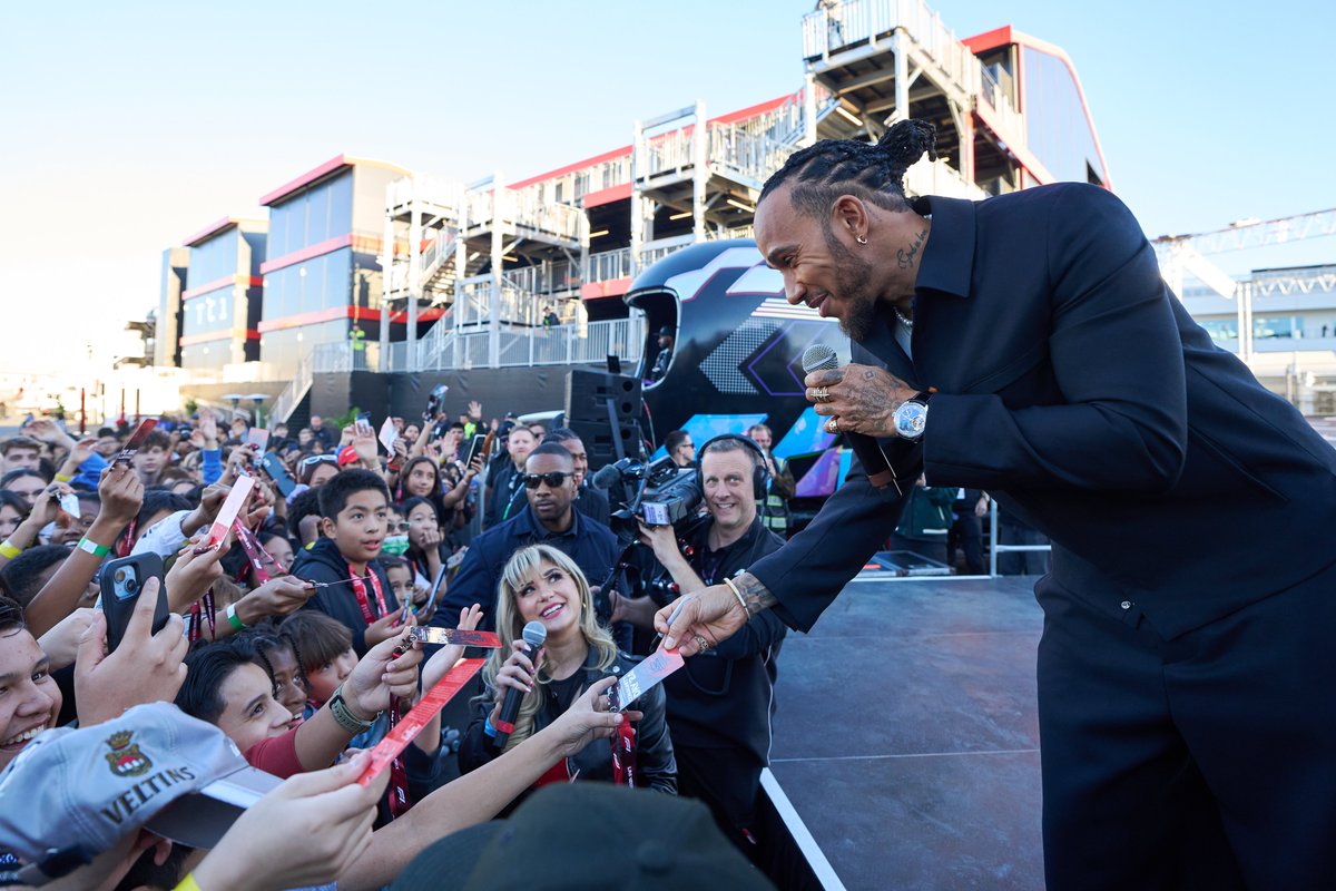 F1LVComms tweet media