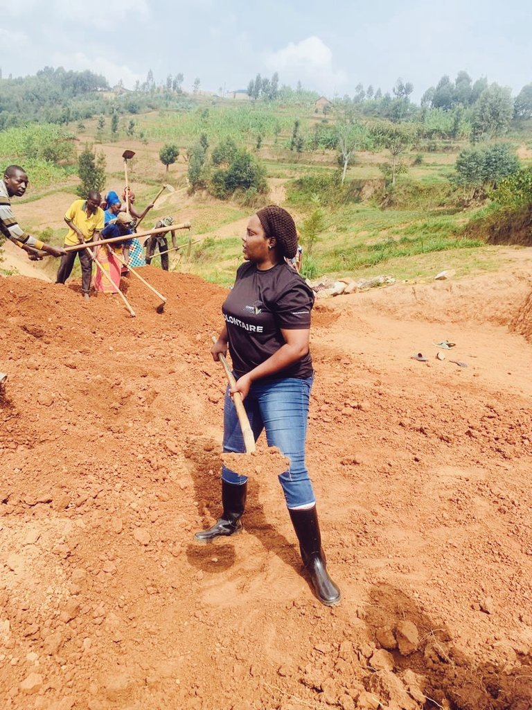 HigiroManzi's tweet photo. The volunteering journey  is truly life changing👌being a part of  @CorpsAfricaRda  has given me a deeper understanding of #TwitangireURwandaTutiganda
Here Empathy is alive &amp; tangible.working together with community members,sharing burden&amp;find answers together
#ThisIsCorpsAfrica https://t.co/86H8p9CmX9
