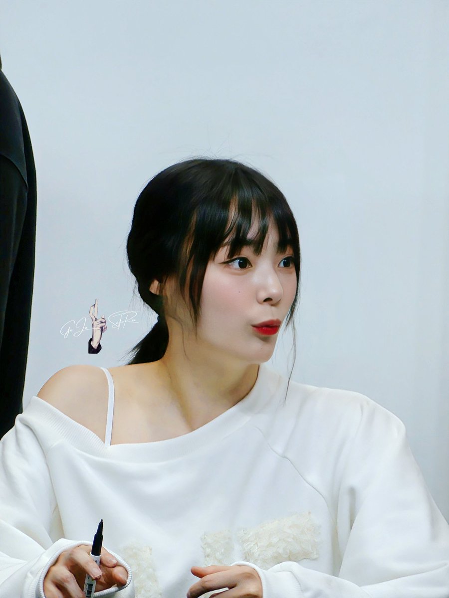 stonecrab79's tweet photo. 20241117 케이팝 팬싸 시요핑!
#QWER #시요밍 #시연 #이시연 #SIYEON https://t.co/jOlvYqT1Pl
