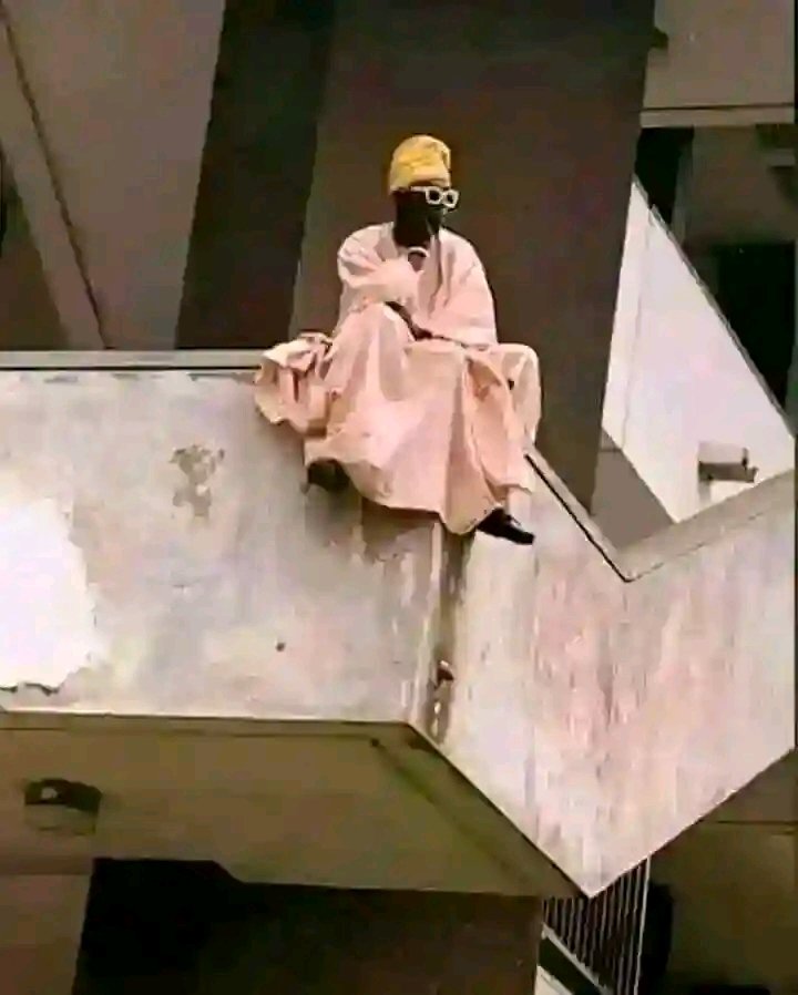 EmzyOk's tweet image. When lizard try and nobody praise am, e go praise himself. 

Always appreciate what you have, be  grateful for who you are today...
Let go off the past, focus on the present...
                GM comrades!
#EGoBetter