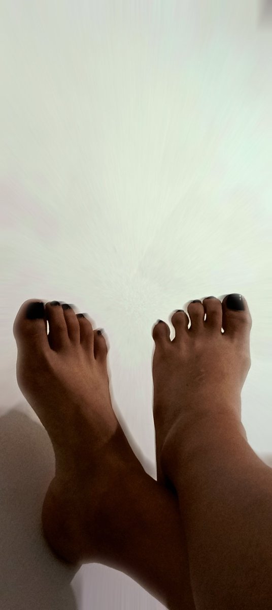 LicorLen's tweet photo. Arrodíllense ante mí y demuestren su adoración. Mis pies esperan la devoción que solo una diosa como yo merece. 🔥

 #paypig #findom #moneymiss #moneyslavefrance #moneyslave #ATM https://t.co/rYk3PHdSux