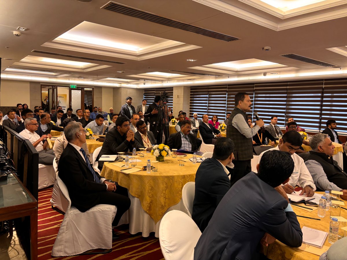 India_iDEX's tweet image. #iDEX hosted an industry interaction with startups &amp;amp; MSMEs. Led by Secretary (DP) Sh Sanjeev Kumar, the event also featured JS (DIP) Sh Amit Satija, JS (P&amp;amp;C) Sh Shalabh Tyagi &amp;amp; JS (LS) Ms Garima Bhagat. The discussions aimed at shaping policies for #iDEX &amp;amp;  #MakeProjects.