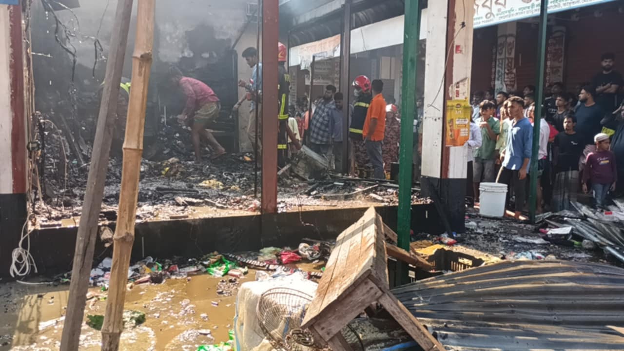 কালিয়াকৈর মার্কেটে আগুন ব্যাপক ক্ষয়ক্ষতি