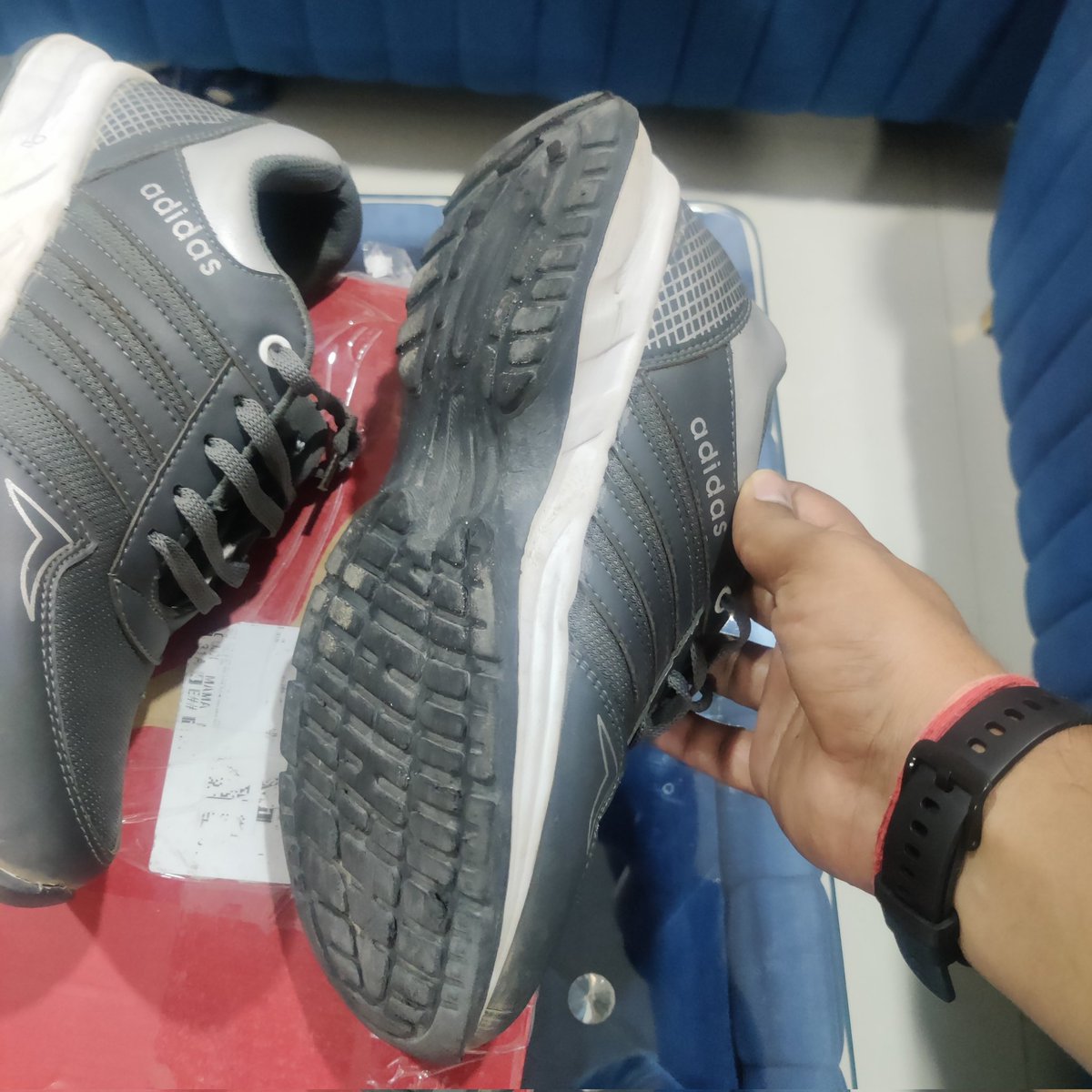 DevSo91's tweet photo. I am extremely disappointed with Amazon and the seller. I ordered a pair of Puma shoes but received a used product from a different brand. Despite multiple return requests, the delivery person refused to accept the return. Amazon refused to refund my money 

@amazonIN https://t.co/ZARVgi5KQr