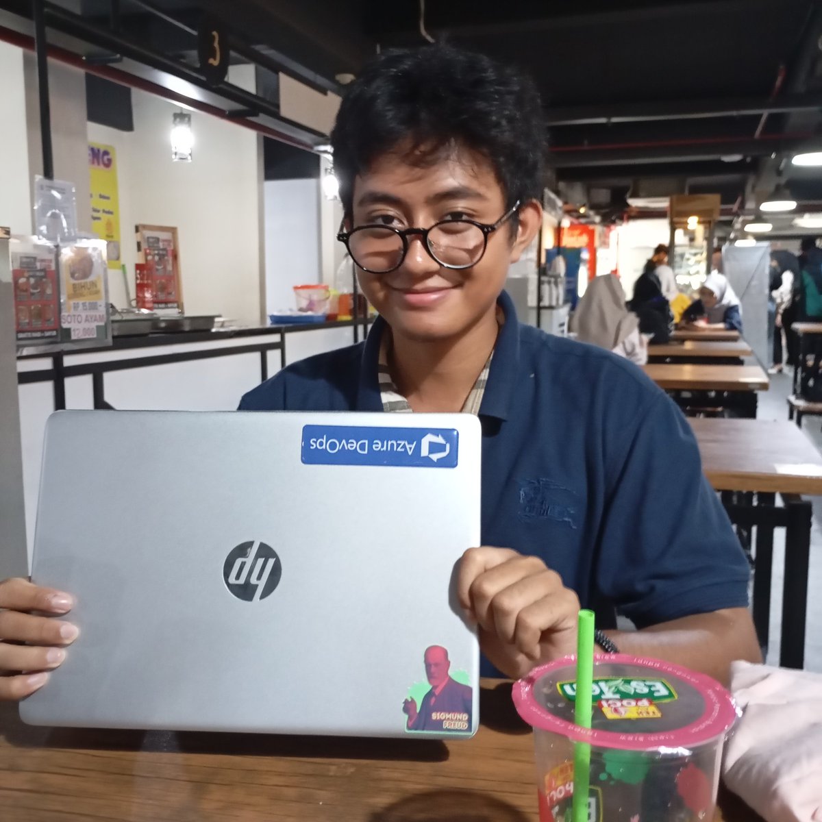 pinkyyplush's tweet photo. WKKWKWKWKWKWKKW BONDING ANAK PSIKO DAN PICIP BERBAGI MERCH https://t.co/TqcsDG33LV