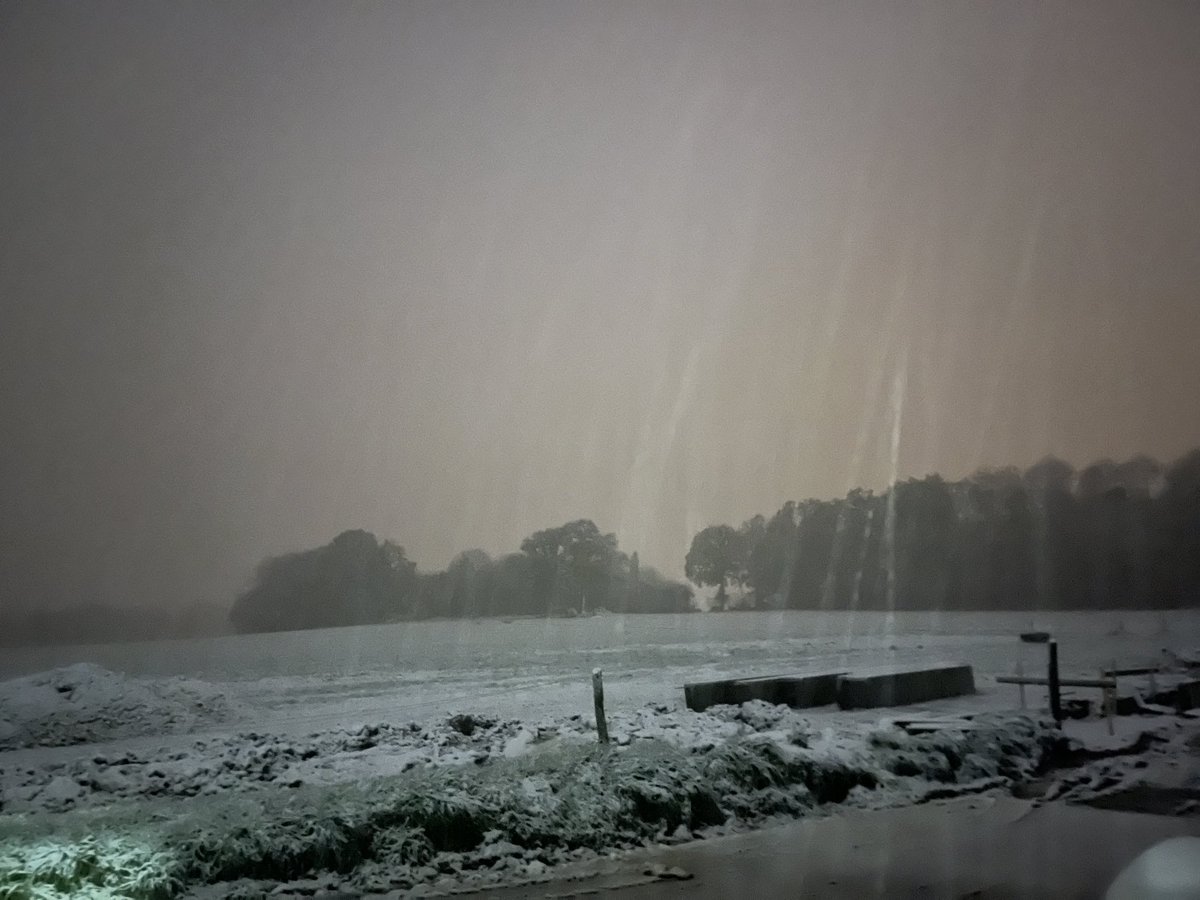 Comme annoncé, l’hiver s’installe entre Fougères et Normandie #neige