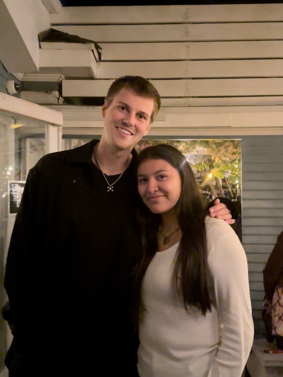 24hrsrry's tweet image. so awkward!!! #MadeItAwkward @oneruel