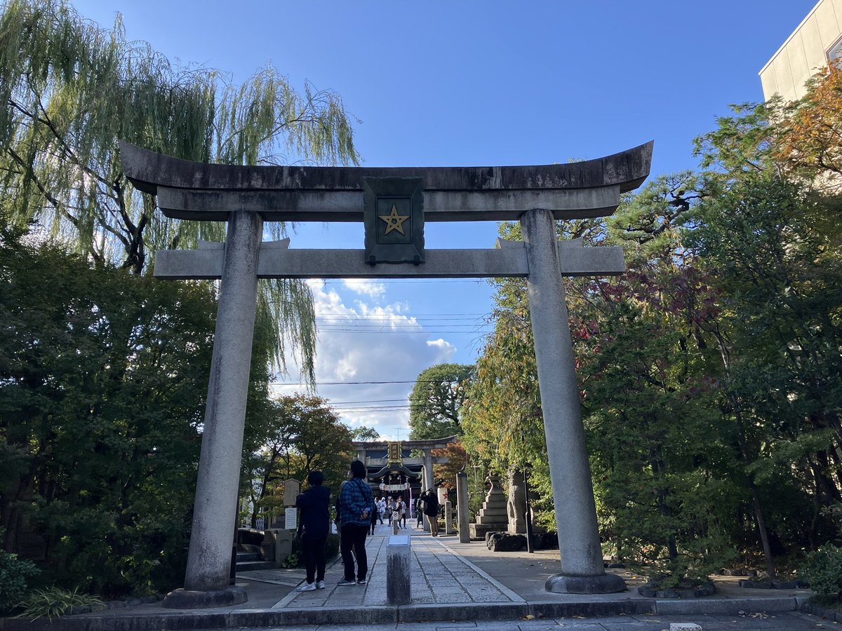 Hanako29962804's tweet image. はぁぁぁぁぁぁ
疲れた(:3_ヽ)_
お墓参りのあと
京のまちを散策し
お家に戻ってきて
コート脱いだら
空いてました
違う
開いてました

社会の窓

#京都
#今出川通り
#堀川通り
#社会の窓
