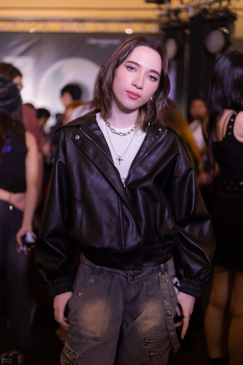 Writenoonz's tweet photo. 🐺✨
#AYEJAY #19Lab40
#19official #19Lab
#19bywritenoonz https://t.co/oCA4H0juFy