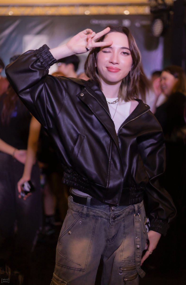 Writenoonz's tweet photo. 🐺✨
#AYEJAY #19Lab40
#19official #19Lab
#19bywritenoonz https://t.co/oCA4H0juFy