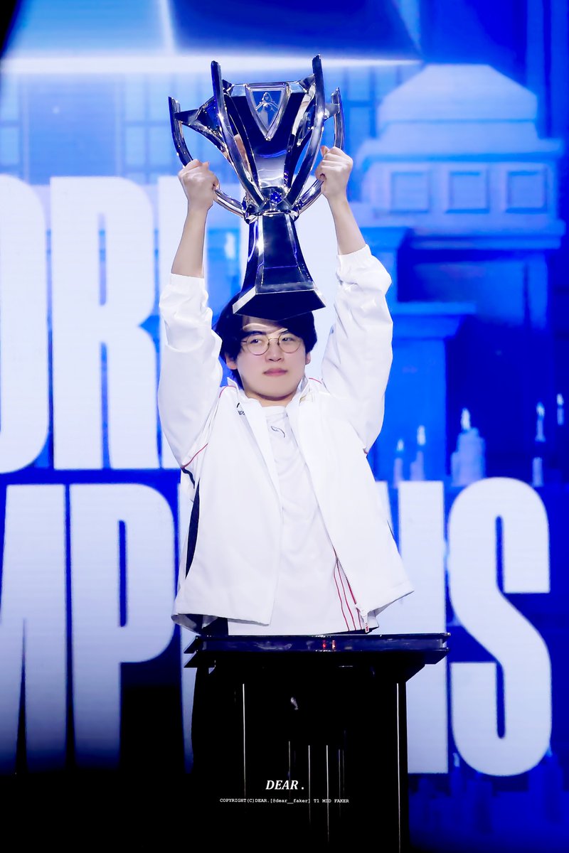 𝑫𝑬𝑨𝑹. tweet media