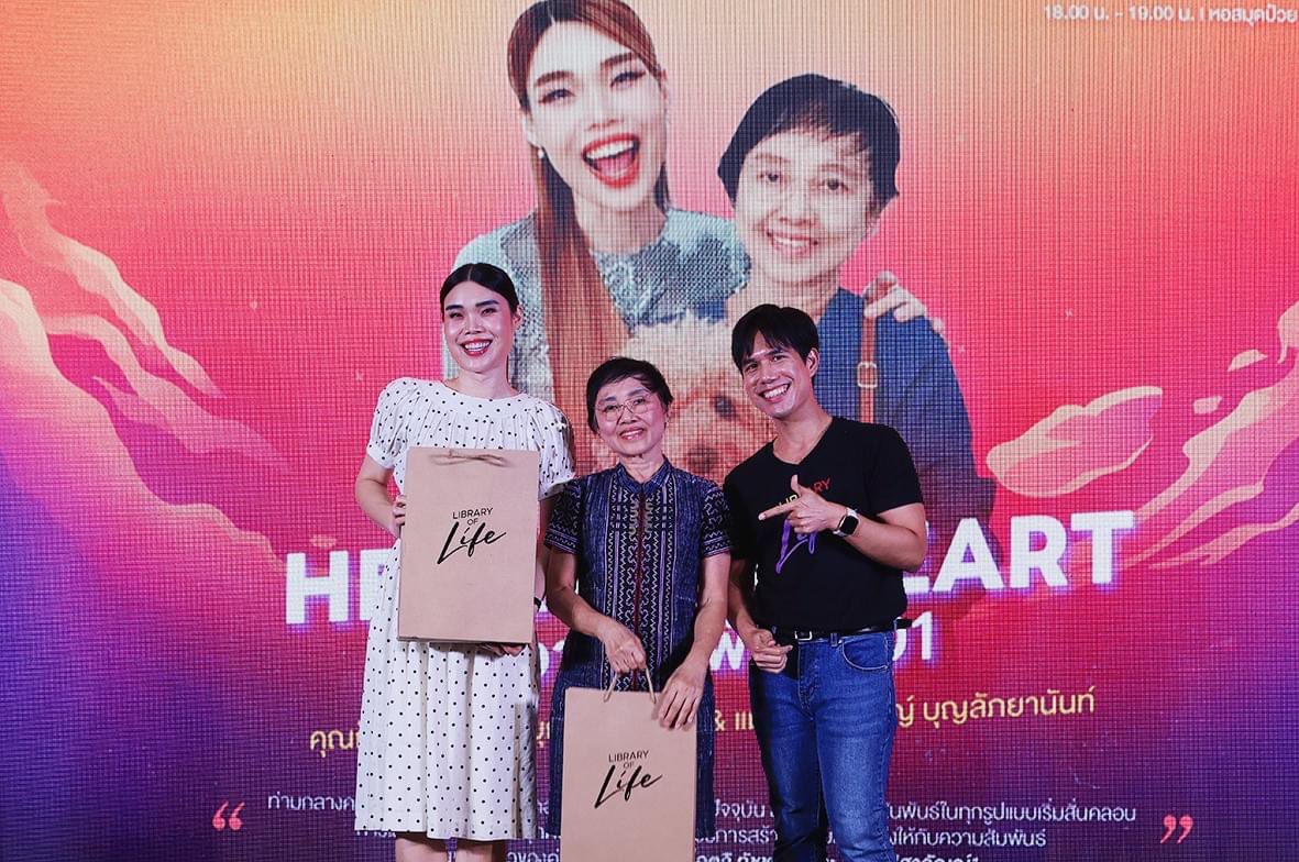 tulibs's tweet image. บรรยากาศวันที่ 2 ของกิจกรรม #LibraryofLife 🩵
ขอขอบคุณพี่ก็อตจิและคุณแม่ชิ @godji_godji ที่มาพูดคุยกับห้องสมุดมาก ๆ ค่า🥰 และร้าน Noir Candle Station กับการทำเทียนไขถั่วเหลืองสุด Cute 🕯️

#LibraryofLife #LearnLifeLibrary
#TULibrary90Years