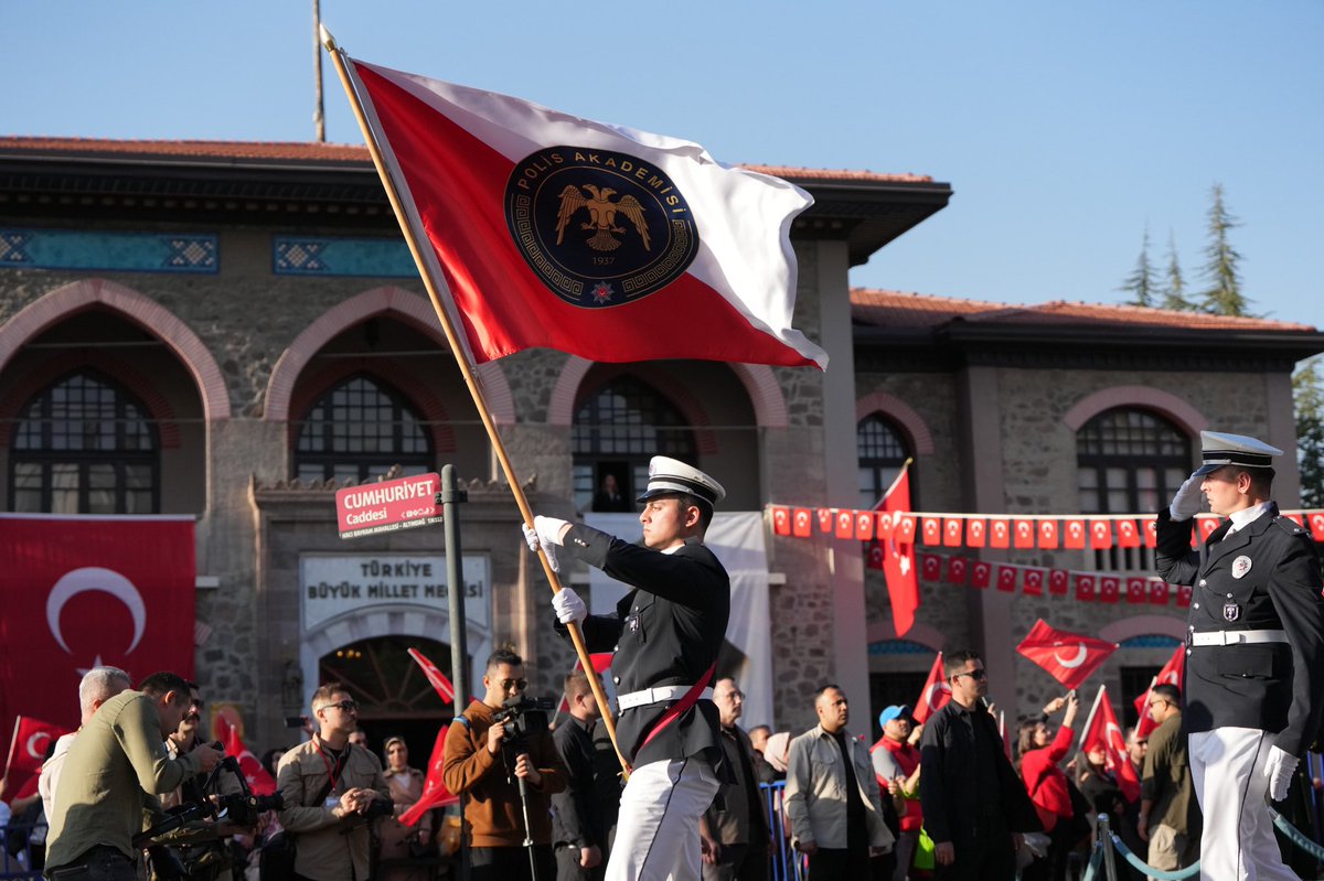 EmniyetGM's tweet image. 32. Dönem #POMEM Duyurusu Yayınlandı‼️

Başvuru sürecini ve zorlu eğitimleri başarıyla tamamlayarak Teşkilatımıza katılacak gelecekteki yeni meslektaşlarımıza şimdiden Hoş Geldiniz diyoruz🇹🇷🇹🇷🇹🇷

@paedutr

pa.edu.tr/duyuru/32-done…