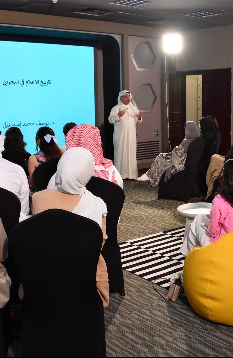 bindabwan's tweet image. رحل المعلم #يوسف_محمد الذي اجتمع الجميع على حبه، رحمة الله تغشاك، وأسكنك الفردوس الأعلى 

لا أنسى ذلك الموقف الذي جمعني به، بعد إتمامه من تقديم محاضرة عن موضوع " تاريخ الإعلام في البحرين " وقبل ذهابي، ذهبت لكي أسلم عليه .. فقال لي: يا أحمد إذا احتجت أي شيء أنا في خدمتك

نعاهدك…