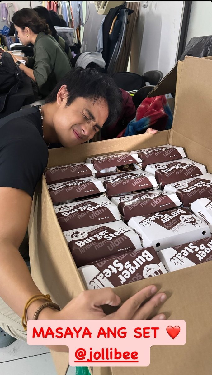 112124 • <a href="/donnypangilinan/">Donny</a>'s IG STORY UPDATE! 

"MASAYA ANG SET ❤️ @.jollibee" 

#DonnyPangilinan
