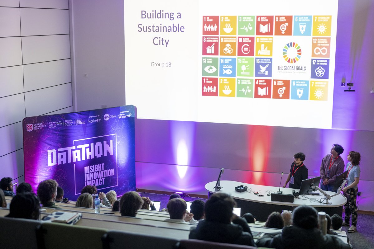 alteryx's tweet image. Last week, @QUBelfast and #AlteryxSparkED hosted a Datathon with 150 students from Governance &amp;amp; External Affairs, Business School, and EEECS. The top teams shared Alteryx-powered insights at the Global Innovation Summit, with the winner scoring a trip to the US! 🎉