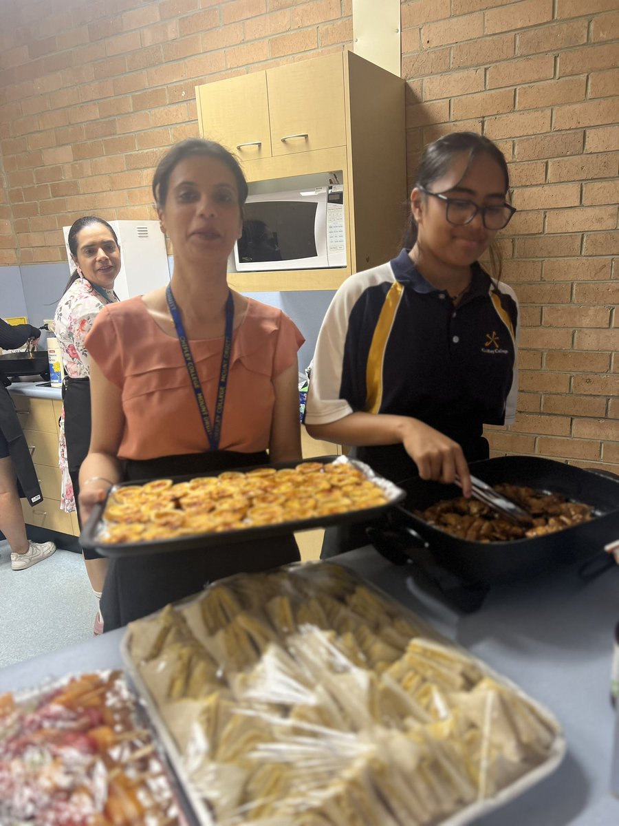 An authentic learning opportunity for our TAS students, serving up the canapés at tonight’s Chifley Creatives Showcase. A multi opportunity, multi layered learning program!  And what a delicious start to the event!! 
#mountdruittmagic