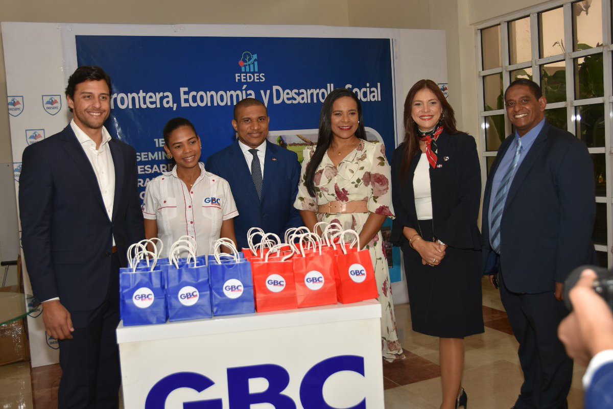 SeminFrontera's tweet photo. 👉 Representantes de cámaras de comercio trabajando por la integración y el fortalecimiento del comercio binacional.

 👉Empresarios destacados impulsando nuevas oportunidades de negocio.
💼 El sector privado liderando el desarrollo económico. https://t.co/EPiiD3L1sa
