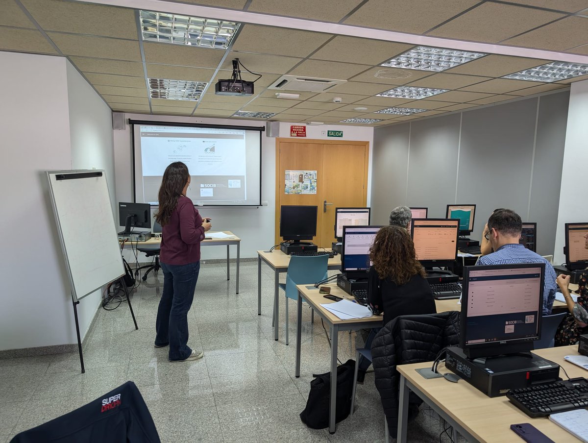 socib_es's tweet photo. 📢 #SOCIB ha impartit a l'@EBAP_GOIB la 2a edició del curs "Funcionament de l'eina #ONAToolbox". Una nova versió més intuïtiva per avaluar els efectes del #CanviClimàtic a la zona costanera #platges i a escala local a #Balears🌊

#ICTSNews https://t.co/GVoTGstyS8