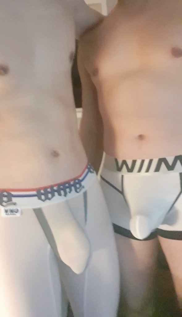 eurillv's tweet photo. 두 대물(?)의 만남
내가 아는 &amp; 만나본 트친 중 가장 굵은 분 https://t.co/mOqniKMuet