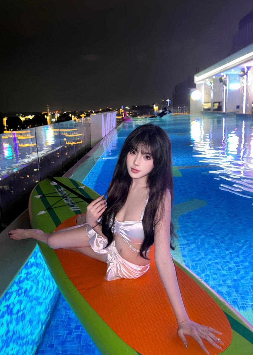 Shepingaihao's tweet photo. 草，这只榨精骚鸡，每次看她朋友圈都要对着射屏，有没有相同口味的兄弟一起玩😍 https://t.co/kuSfOIz5gS