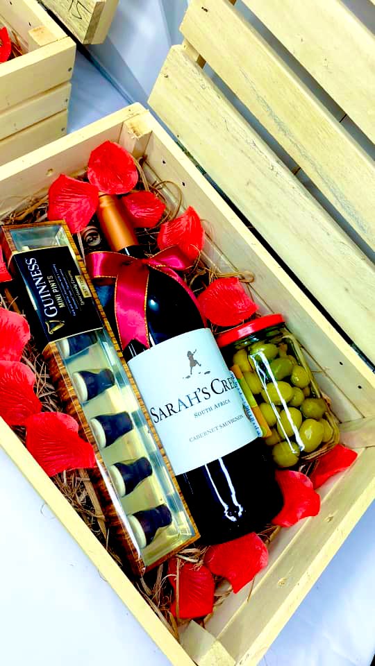 MkSuprises's tweet photo. Coffrets cadeaux clients 

 Apporter une attention particulière à ses clients fidèles est un acte qui les valorise. Ils resteront davantage fidèles et vous recommanderont sans hésitation. 

#Entreprises #Coffrets #Cadeaux https://t.co/h93kwtGp8Y