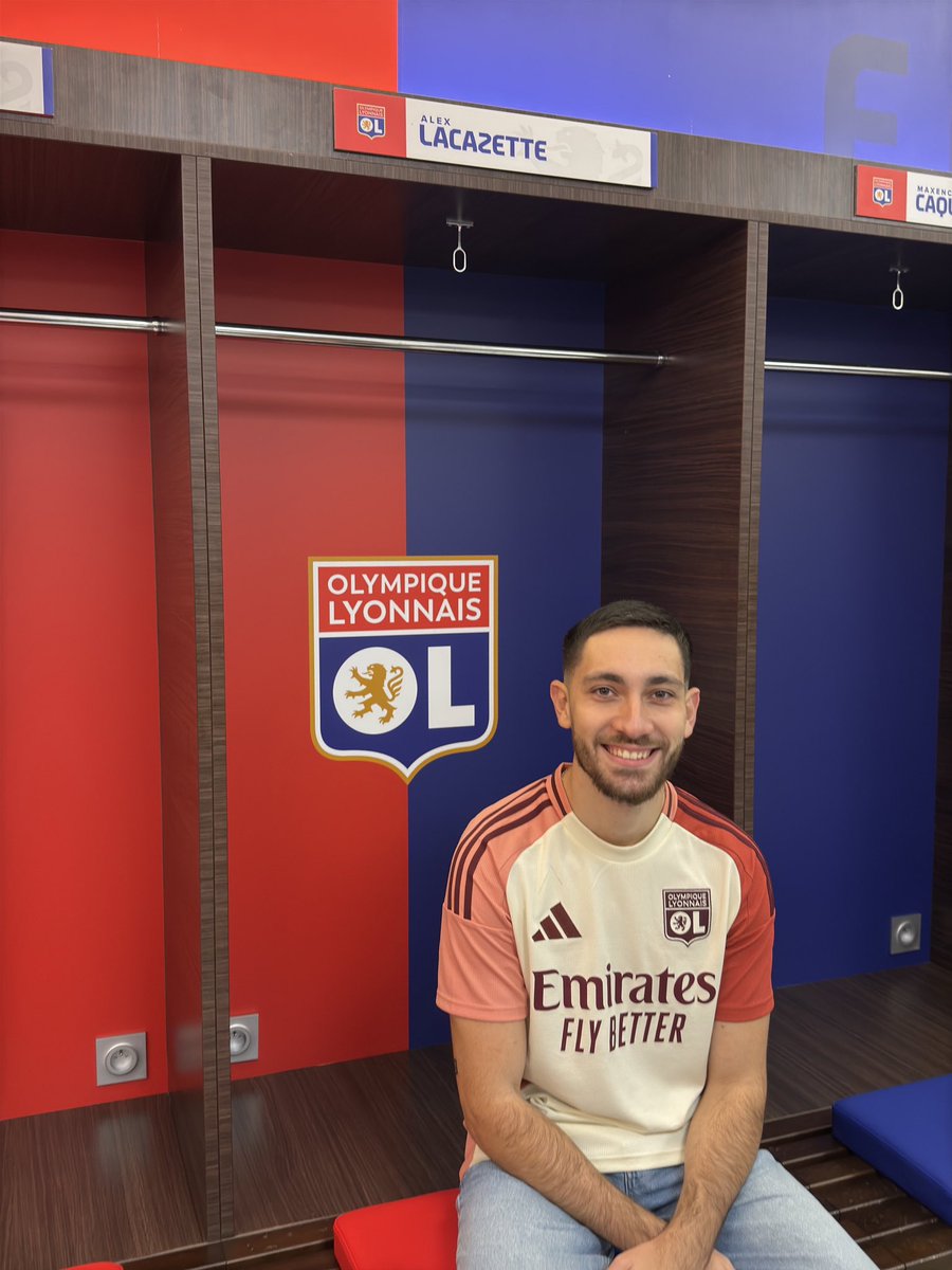 Waxiwe_'s tweet photo. @OL Merci pour ce partenariat 💪 Stanley 💛🖤 x OL ❤️💙 https://t.co/W5MOAnYJW6