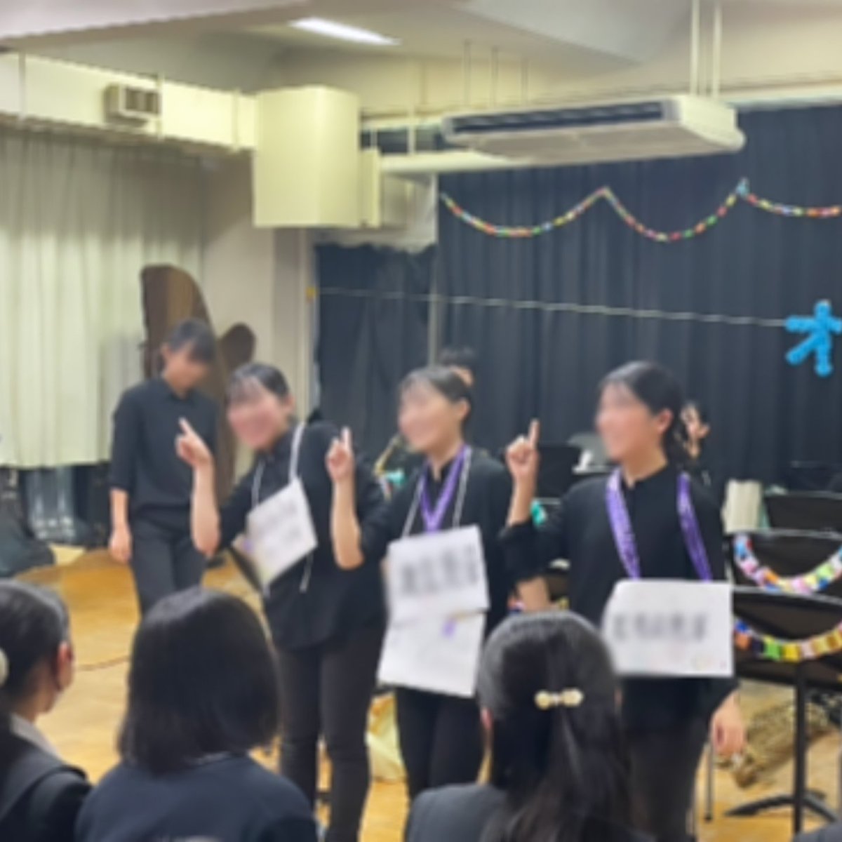 kogane_wind's tweet photo. 本日、1年生から修学旅行から帰ってきた2年生に向けて「おかえりなさいコンサート」を行いました！1年生は約5日間という短期間で協力して準備を進め、先輩方の存在の大きさを改めて知るとともに絆を深めることができました✨今後の活動では学年関係なく積極的に演奏を創っていきたいと思います！ https://t.co/fPI7ot4CNn