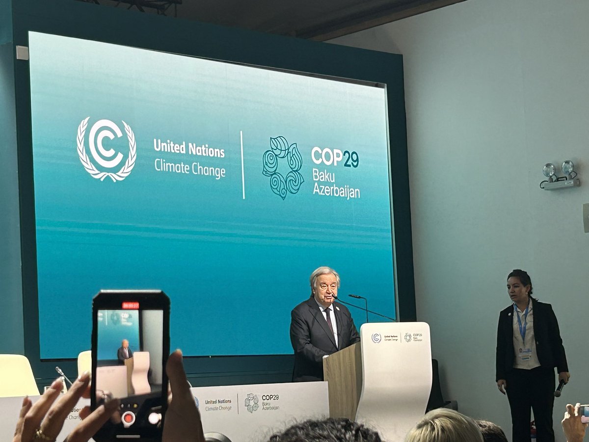 UN-Chef <a href="/antonioguterres/">António Guterres</a> mahnt Einigung bei Weltklimagipfel #COP29 an. Die Staaten dürften nicht länger auf ihren ursprünglichen Positionen beharren. 

Mehr bei <a href="/epd_news/">epd</a>