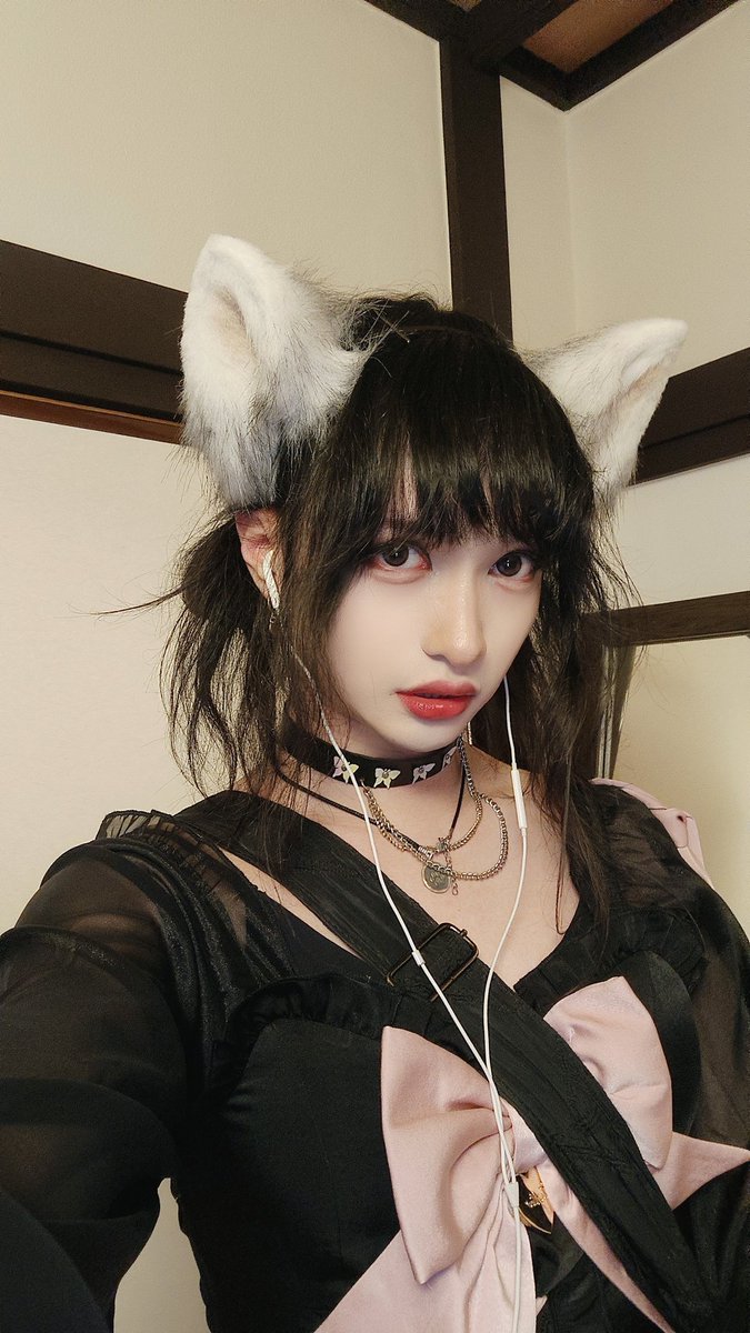 榨一点还是纯一点？
感觉我万年画一次蛇系妆大家好像回应没有很激烈，更喜欢纯的麻衣吗？
纯提问，关乎到以后给你们的福利

#cd #伪娘 #男の娘 https://t.co/cO2HuU90KG