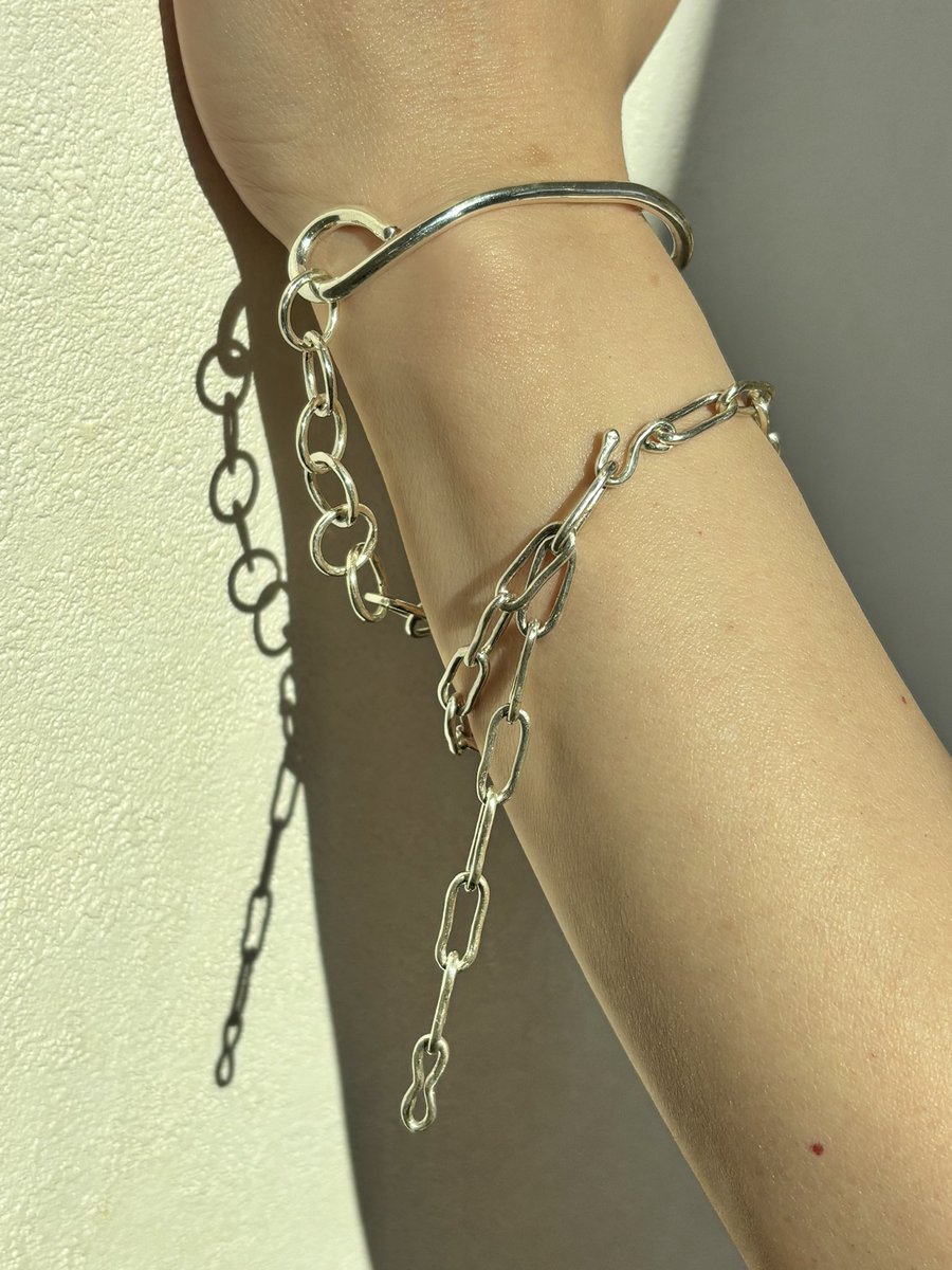 LIDINO_silver's tweet photo. 老若男女.年齢関係なくアクセサリーも自由に身に着けて欲しいという思いを込めたブランドです
シンプルかつモードにも合うそれぞれのファッションの一部になれたらいいなと思います✨

彫金でsilver925/950を使用し手作りで製作しています💍

#彫金 #秋の創作クラスタフォロー祭り 
#ハンドメイド作家 https://t.co/FsFGY6TSGA