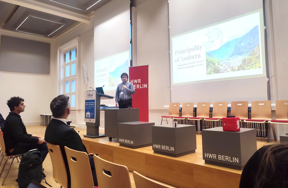 ✅ El doctorand de l'UdA <a href="/JSauBat/">JanSau</a> presenta l’article “𝘋𝘦𝘴𝘪𝘨𝘯 𝘢𝘯𝘥 𝘌𝘷𝘢𝘭𝘶𝘢𝘵𝘪𝘰𝘯 𝘰𝘧 𝘢 𝘚𝘦𝘳𝘪𝘰𝘶𝘴 𝘎𝘢𝘮𝘦 𝘰𝘯 𝘏𝘰𝘶𝘴𝘦𝘩𝘰𝘭𝘥 𝘚𝘶𝘴𝘵𝘢𝘪𝘯𝘢𝘣𝘪𝘭𝘪𝘵𝘺” al Games and Learning Alliance Conference 2024
#GALAConf2024 #SeriousGames #recercaUdA #doctoratUdA