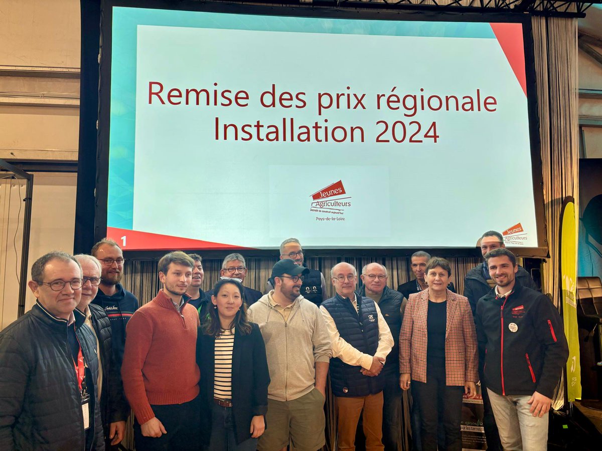 🌾✨ Remise des Prix à l’Installation au Tech’Élevage ! Félicitations à Marlène, Théo &amp; Valentin, Thomas, Clément, Anna-Laura &amp; Victor, jeunes agriculteurs passionnés et piliers de l'avenir de l’agriculture en Pays de la Loire. 🙌Merci à nos partenaires🤝🌱