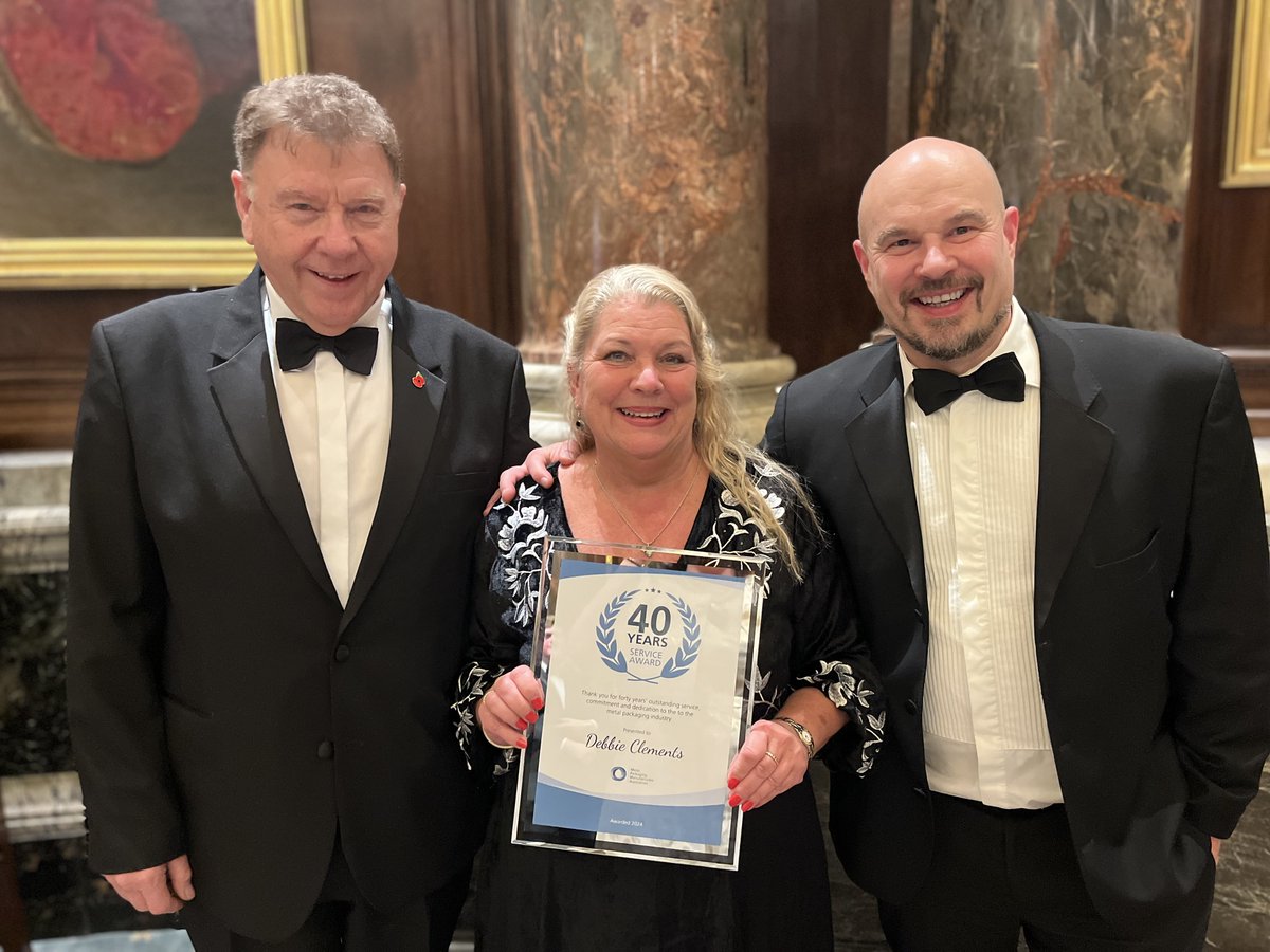 MPMAUK's tweet image. Congratulations to Debbie Clements, who has been recognised for an incredible 40 years of service to the MPMA! 🎉 

Debbie received her long-service award at the MPMA Annual Dinner at Drapers Hall on Friday evening.

Thank you!

#MPMA #MetalPackaging #CelebratingExcellence