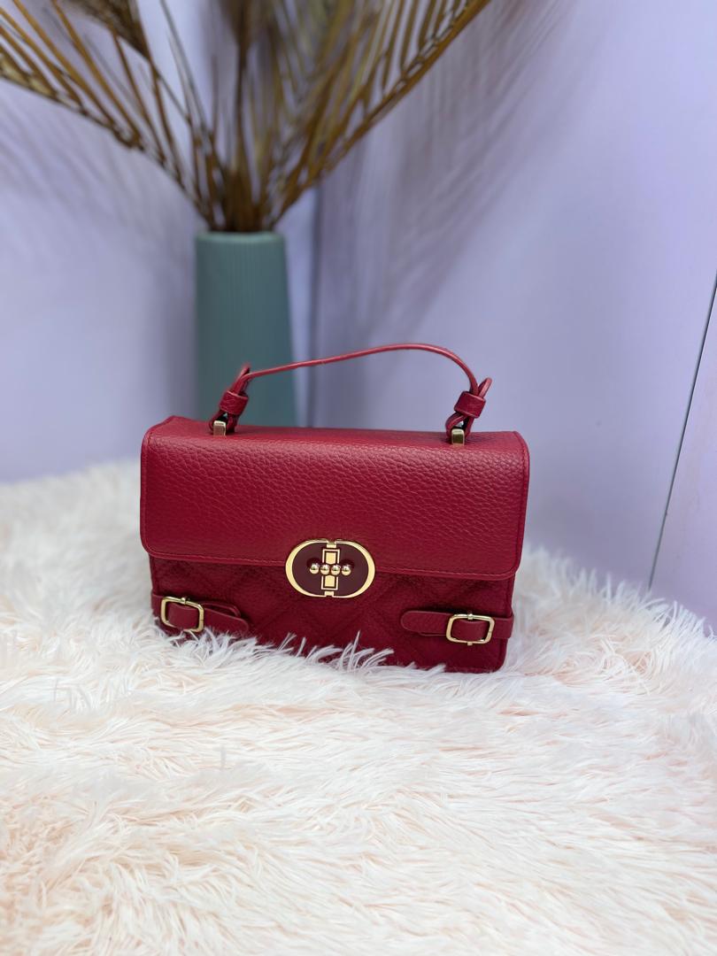 Ugx: 25,000 only 😍

Dm or Whatsapp: 0764138559

Complete your outfit with a bag from us💃