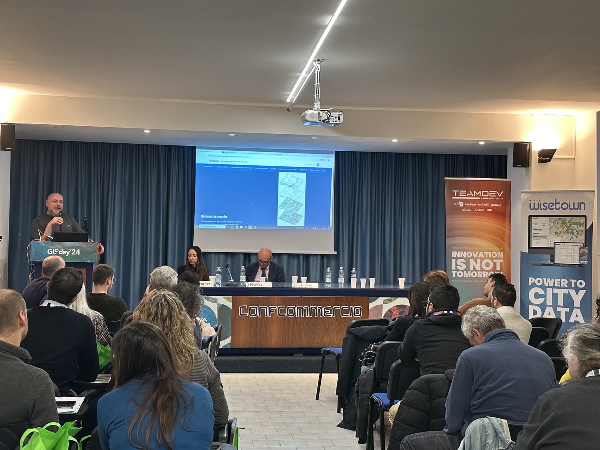 🌍✨ Celebriamo il 25º GIS Day! ✨🌍

Che evento straordinario a Perugia, organizzato da TeamDev Ecosystem, sul tema "Mappare, Preservare, Innovare."
Abbiamo esplorato il potere dei GIS con diversi temi
Grazie a tutti! 
Rivedi l'evento 👉 bit.ly/4eEPDLp