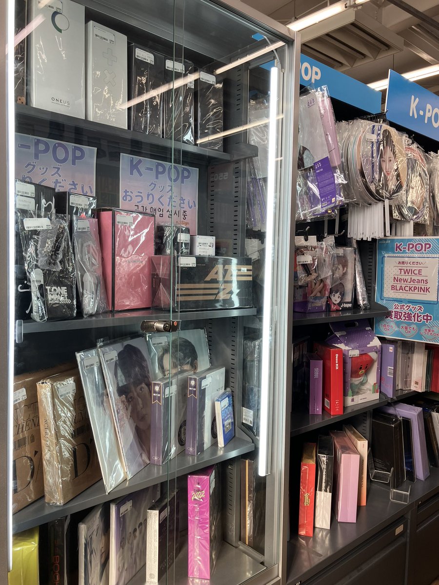 🌟商品情報🌟 【K-POP】 トレカ・グッズの棚が新しくなりました💖 BTS