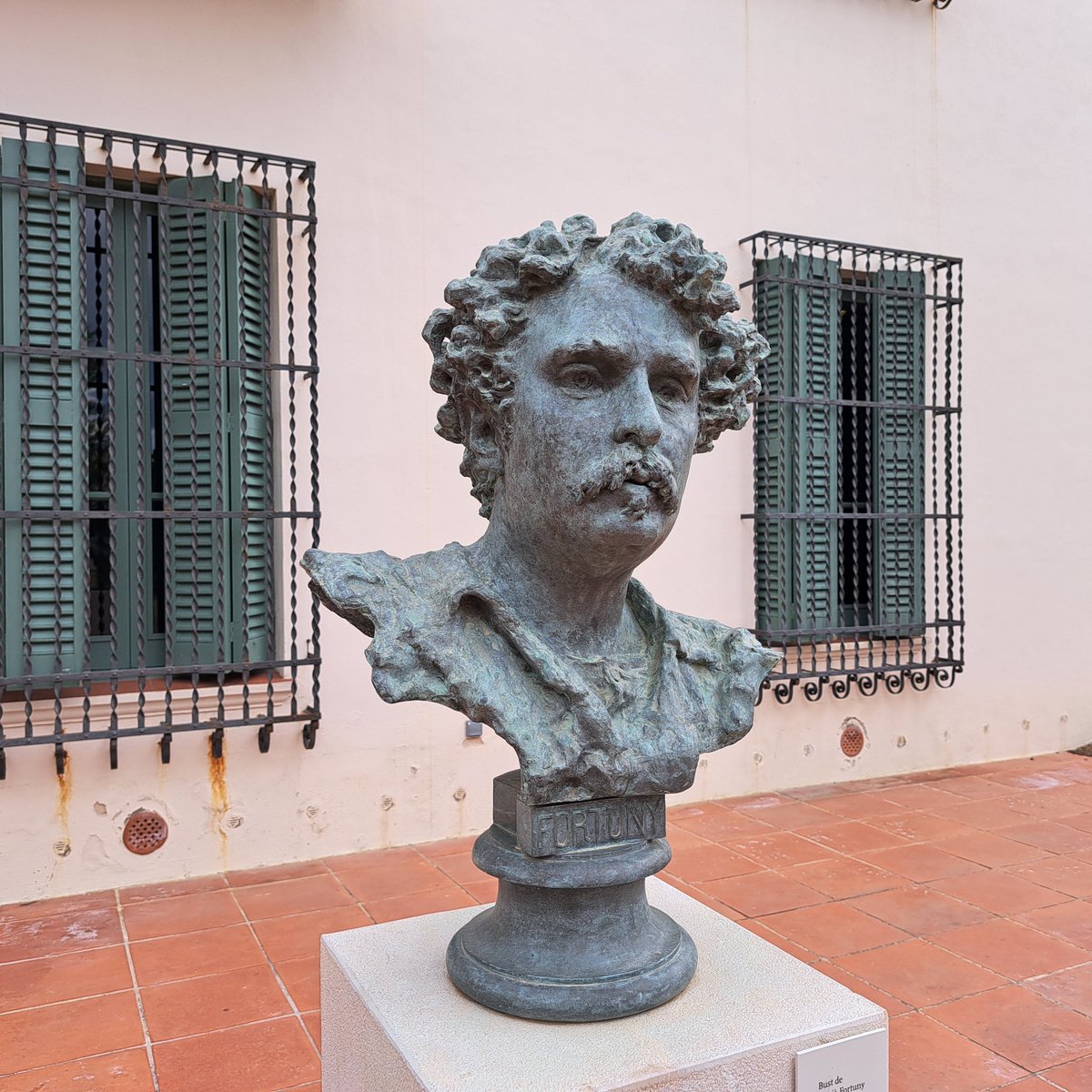 museupaucasals's tweet photo. Avui commemorem el 150è aniversari de la mort de #MariàFortuny amb el seu bust exposat al jardí de la Vil·la Casals i que forma part de la nostra col·lecció. Sabeu la història de com va arribar a mans de #PauCasals? 🧵👇 #AnyFortuny https://t.co/Mq9AZv0Es9