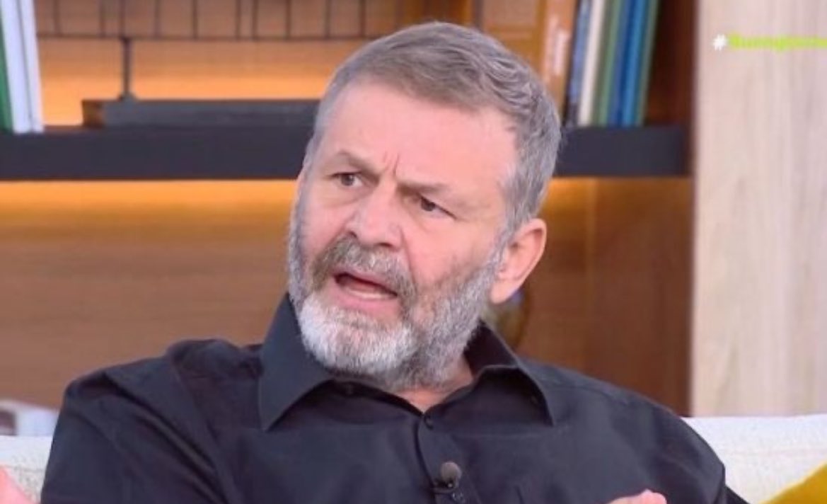 Πήγανε &amp;πήρανε τα Rafale χωρίς μπαταρίες. Τα χουνε στην Ταναγρα με κατί φορτιστες USB με τζάμια. Άμα μπουκαρουν οι Τουρκαλαδες, τι θα τους πούμε; Μισό να φορτίσει ο πτέραχος το Samsung  &amp;μετά θα βάλουμε τα ραφαλε για φόρτιση &amp;ερχόμαστε;