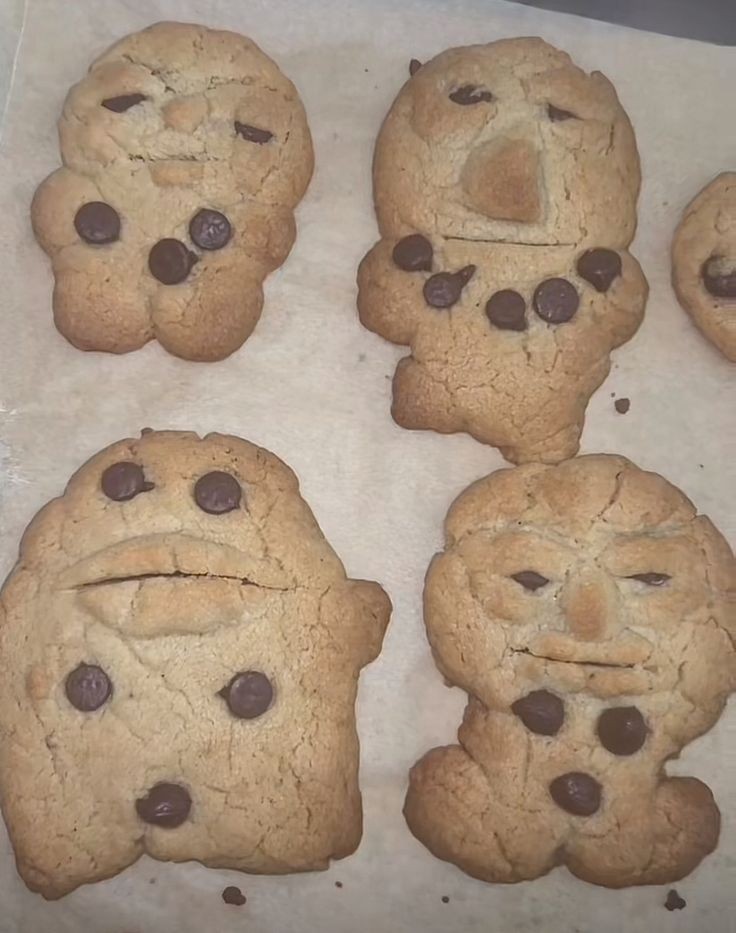 SUNSH1N3B0Y's tweet photo. He just wanted to make winter cookies... https://t.co/xx73g5OSjn