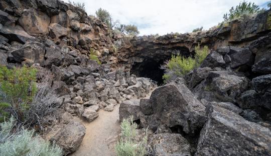 Geology_History's tweet photo. November 21, 1925, the Lava Beds National Monument in northeastern California is established 🌋
https://t.co/Z0JfbX7r1A https://t.co/bpPU9OQ8lJ