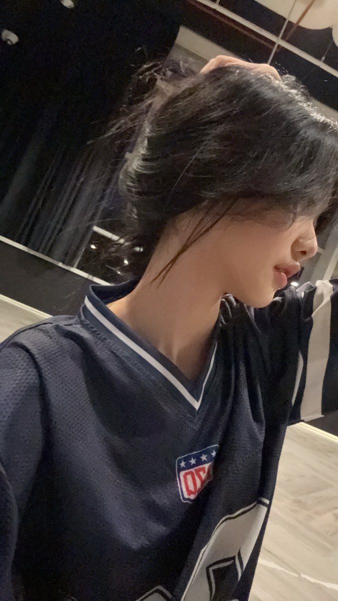 M_OlineJKT48's tweet photo. love this shirt 🙂‍↕️ https://t.co/mYud7HIBGq