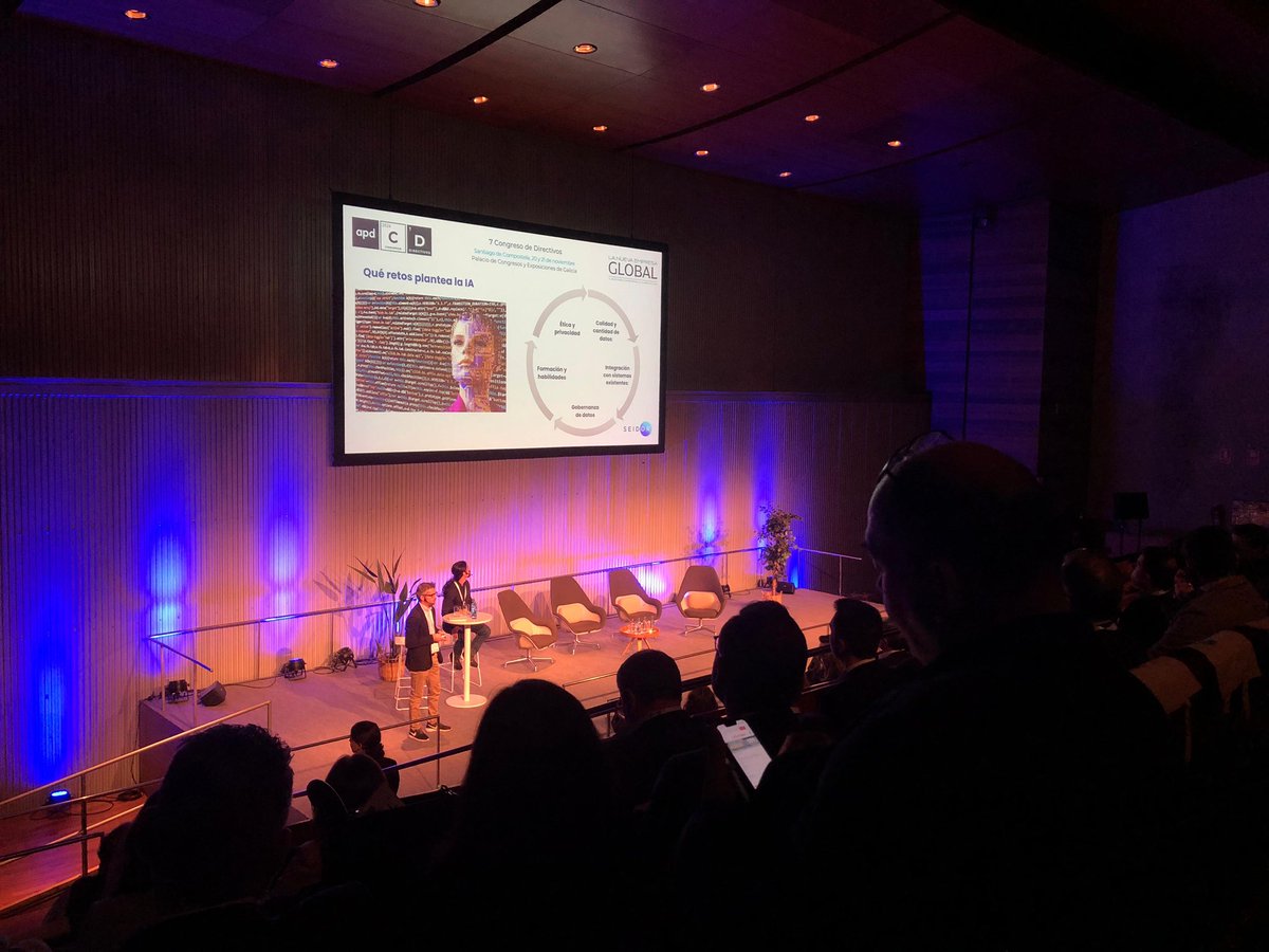 NosCinema's tweet photo. Estamos no #CongresoAPD coa compañeira Uxía Soutullo sobre os retos da empresa global. Collendo claves para as persoas directivas no presente e futuro de empresas, tamén unha produtora galega como a nosa https://t.co/U5P81OrKzh