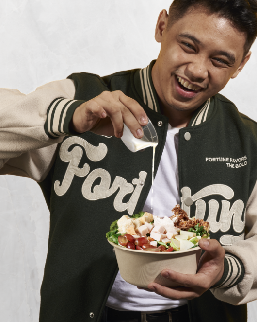 SaladStopPH's tweet photo. Who needs snow when you’ve got White Christmas in a bowl? 🥗

Packed with fresh ingredients and our special Queso de Bola dressing, it's the festive flavor of the year! ❄️🎄

Order in-store, via Grabfood or subscribe to Daily Bowls and enjoy doorstep delivery!

#SaladStopPH https://t.co/Rr3hrw0f3O
