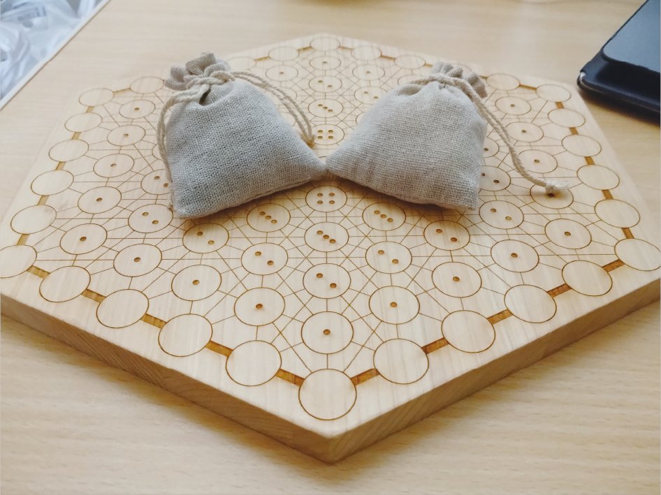 LBoardgames's tweet photo. ゴモクロク木製盤のBOOTH販売を開始しました。
世界に20個も無い唯一無二のゴモクロク盤
家でじっくりと遊びたい方は
ぜひお買い求めください。

https://t.co/KqJ1TmvIR3

#ゴモクロク https://t.co/5OC1ENX5U7