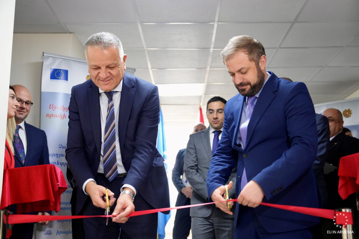 EUAmbArmenia's tweet image. 🔬 New labs unlock international-grade calibration services at National Body for Standards &amp;amp; Metrology.
⬥Boosting quality control, industrial growth &amp;amp; trade diversity in 🇦🇲 through #EIP support
⬥Precision meets progress! 📊🌟 @UNIDO #Metrology 🇪🇺🇦🇲