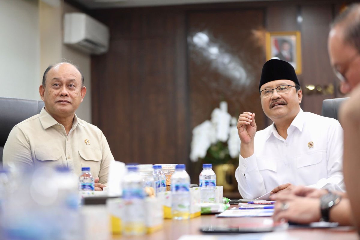 <a href="/Kemensosri/">Kementerian Sosial RI</a> dan Badan Gizi nasional berkomitmen mendukung program Makan Bergizi Gratis.
Kolaborasi ini akan memanfaatkan 33 ribu pendamping PKH, 26 ribu Tagana, &amp; 6 ribu TKSK yang tersebar di seluruh Indonesia. 

#KemensosSelaluAda