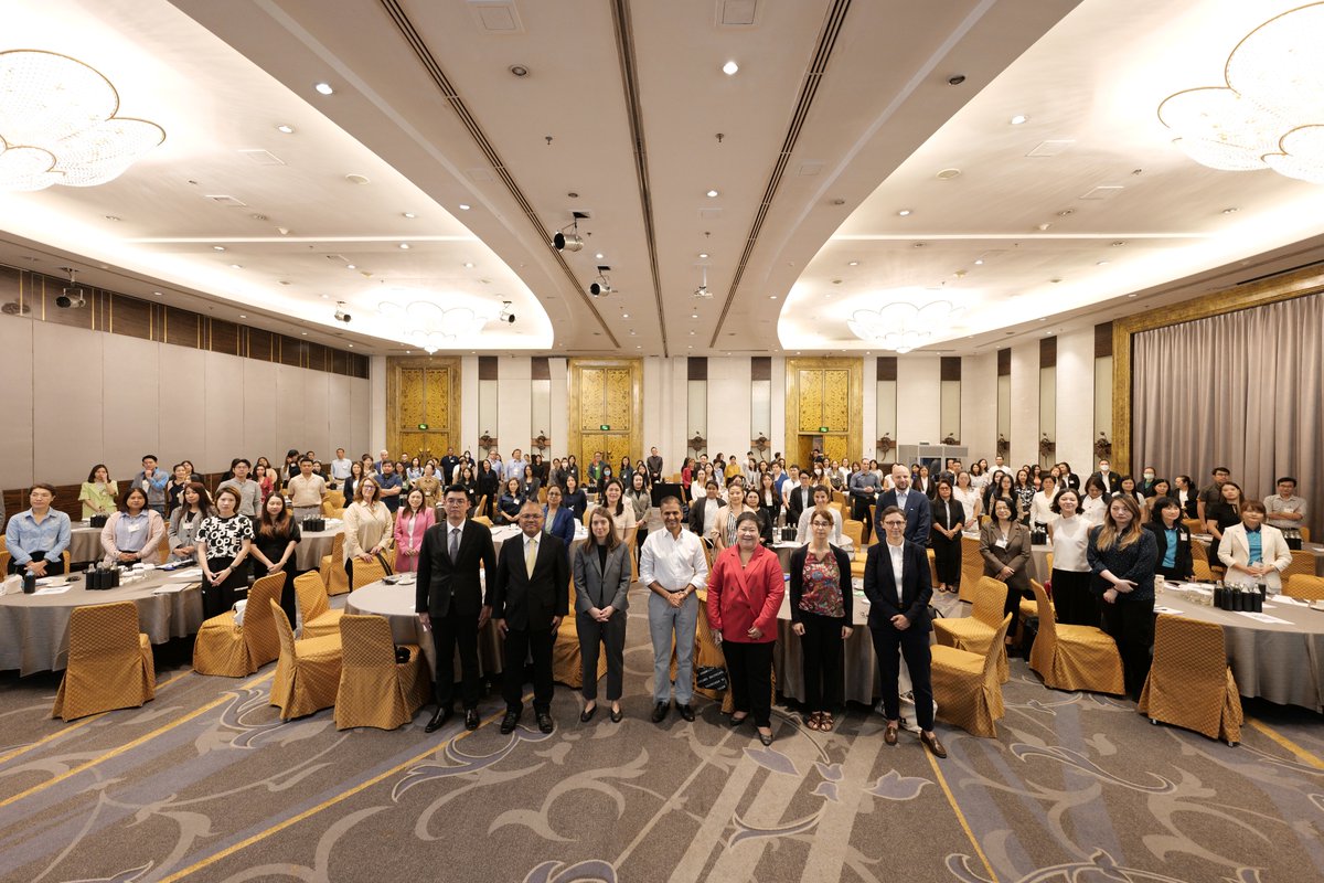 GeraldineAnsart's tweet photo. Respecting migrant rights while driving sustainable growth is core to IOM's work on Migration, Business, and Human Rights in Thailand.
Great engagement with 200+ private sector actors on Human Rights Due Diligence & responsible recruitment in Thai supply chains. #MBHR https://t.co/UpvvrCH2Zk